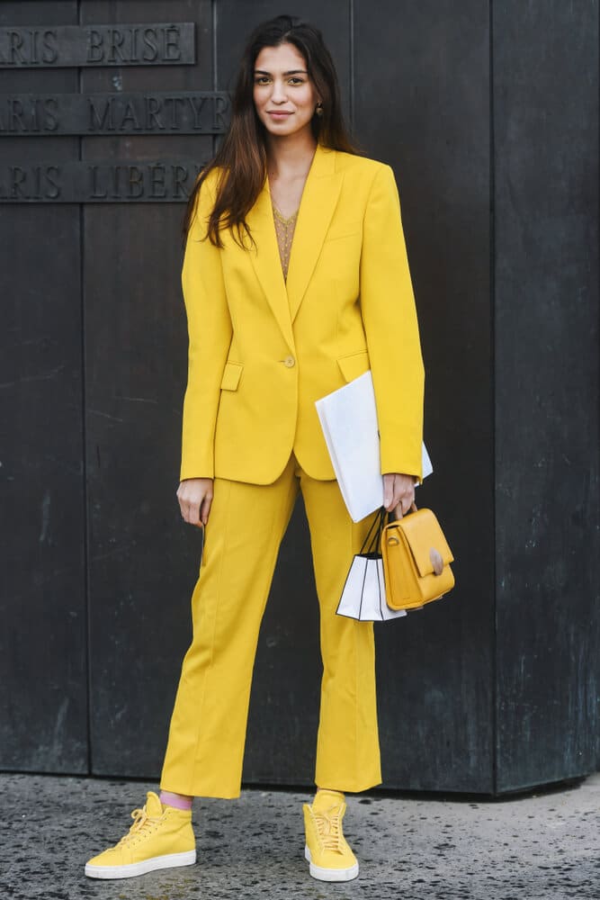 femme_costume_complet_jaune