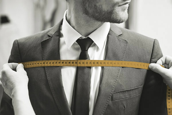 Retouche costume Bruxelles - Prise mesure tailleur
