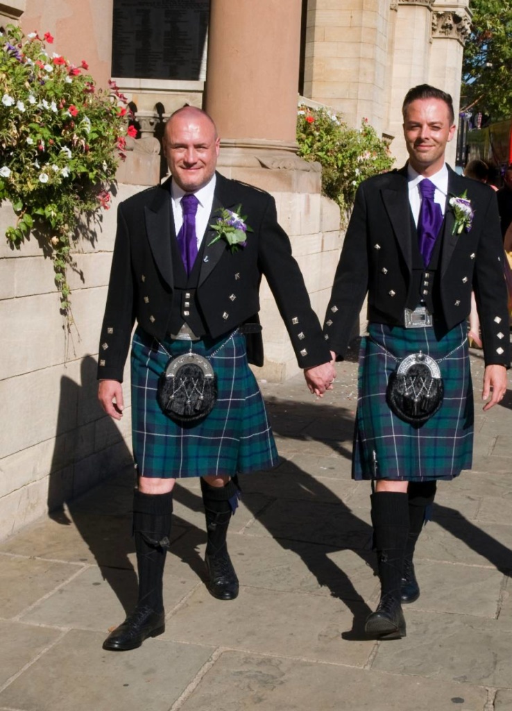 costume de mariage gay original en kilt