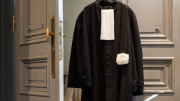 HOW TO CHOOSE A CUSTOM-MADE LAWYER’S GOWN?